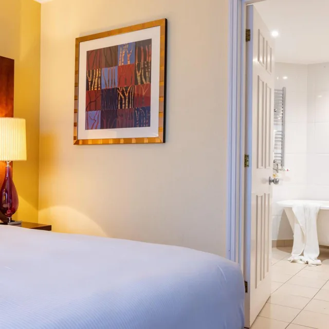 جناح بسرير كينج مع أريكة، Avisford Park Hotel 10/10