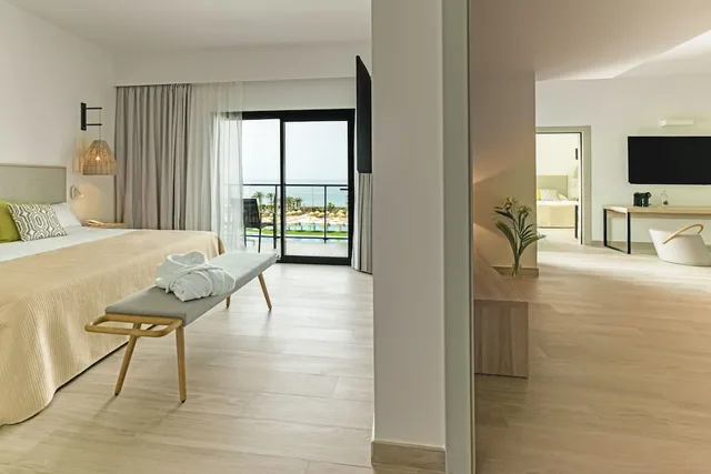 Mediterranean, Suite, King and Twin Beds, Sofa، Cabogata Beach Hotel Spa 5/10