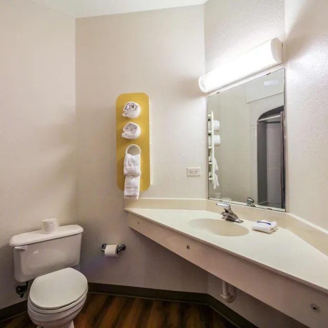 جناح ديلوكس بسرير كوين، Motel6 New Braunfels, TX 6/6