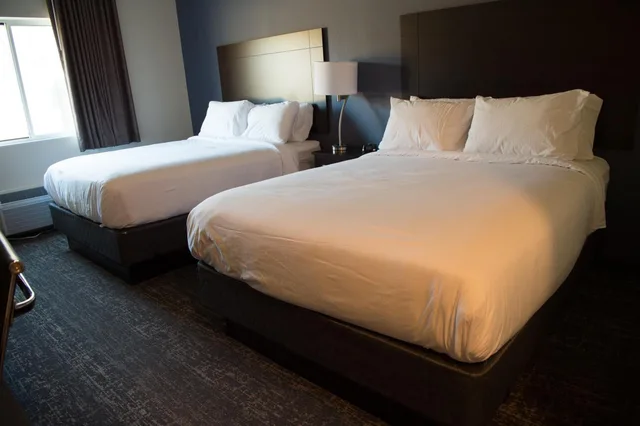غرفة بسريرين كوين، Cobblestone Inn & Suites - Forest City 4/16