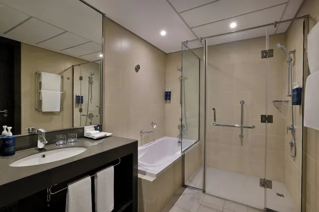 جناح بسرير كينج بغرفة نوم واحدة بمطبخ صغير للمدخنين، Four Points by Sheraton Al Ain 5/10