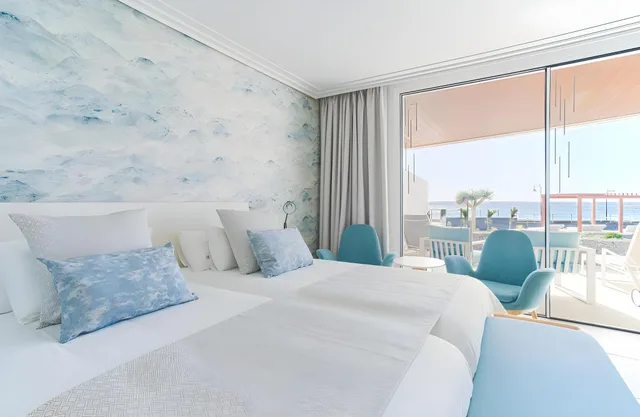 غرفة بريميوم بسريرين منفصلين بإطلالة على البحر بشرفة، Hotel Lava Beach 1/1