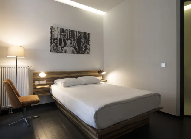 Room, Triple, 1 Double and 1 Single Bed, De Pijp Boutique Hotel 5/10