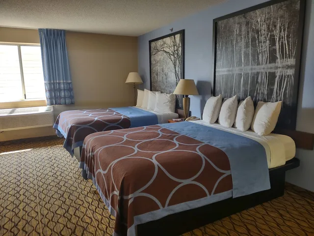 Studio, Suite, 2 Queen Beds, Super 8 By Wyndham Adrian 2/3