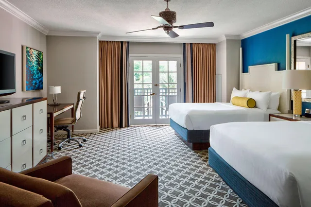 Emerald Bay, Guest Room, 2 Queen Beds, Atrium View, Balcony، Gaylord Palms Resort & Convention Center 3/5