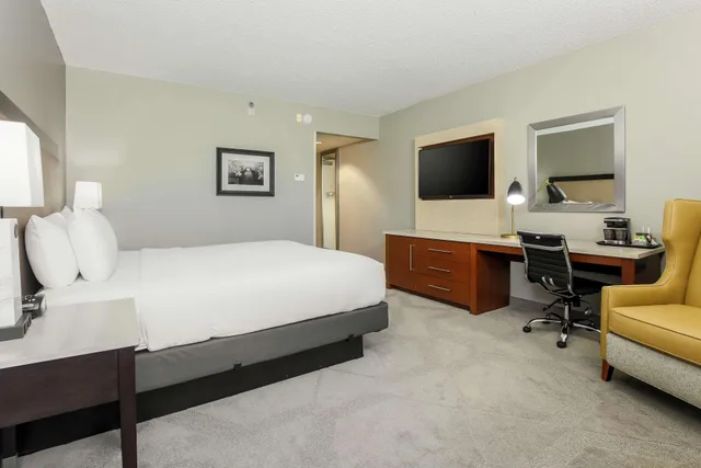 Room, Double Bed, with View, Doubletree By Hilton Austin University Area 2/4