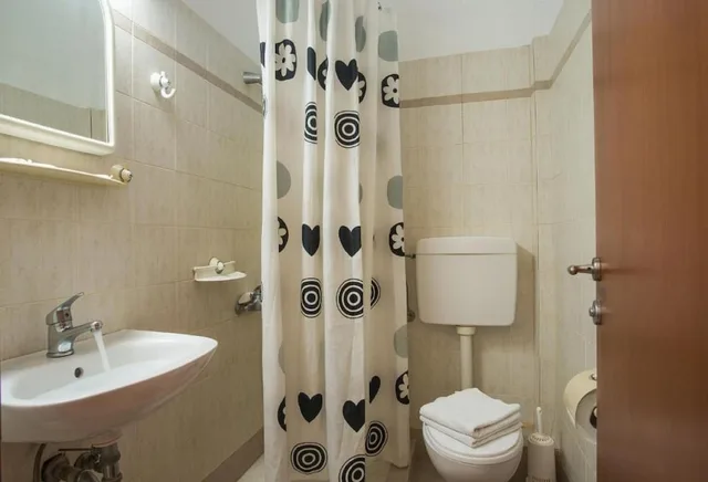 غرفة بسرير مزدوج بإطلالة جزئية على البحر، Hotel Meltemi 2/2