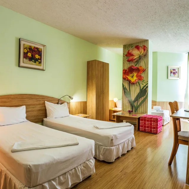 غرفة ثلاثية، Art Hotel Simona 3/8