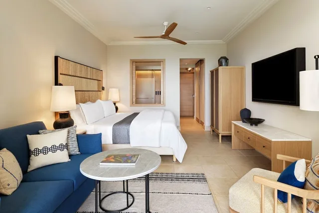 غرفة بريميوم بسرير كينج بإطلالة على البحر بشرفة، The Westin Resort, Costa Navarino 4/9