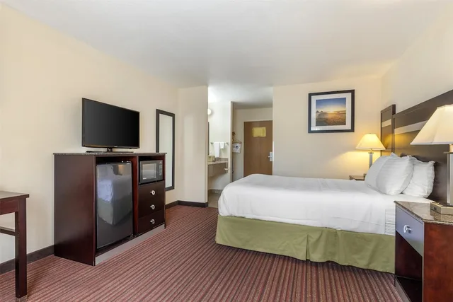 Standard, Queen Bed, Best Western Parsons Inn 2/6