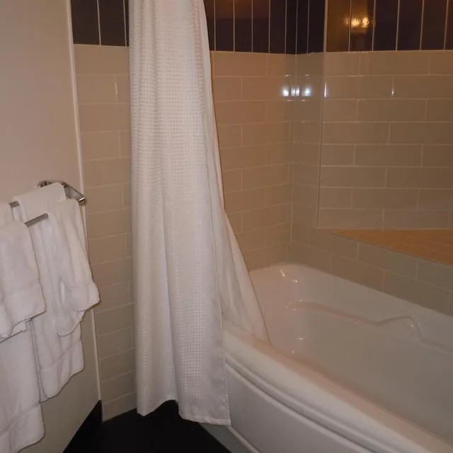 Standard, Queen Bed, Partial View، L Auberge Du Lac St Pierre 3/4