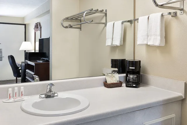 غرفة بسرير كوين لذوي الإعاقة، Days Inn by Wyndham Hoover Birmingham 10/10