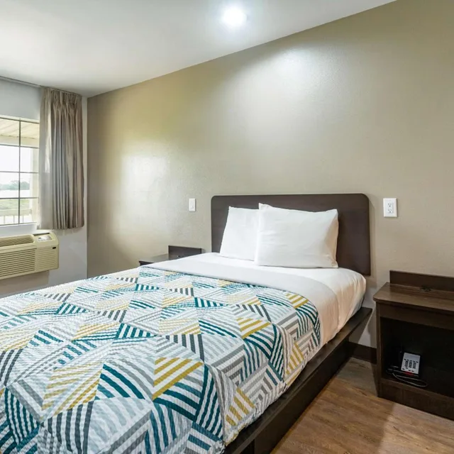 1 King Bed - Smoking, Micfridge، Motel6 Livingston, TX 4/10