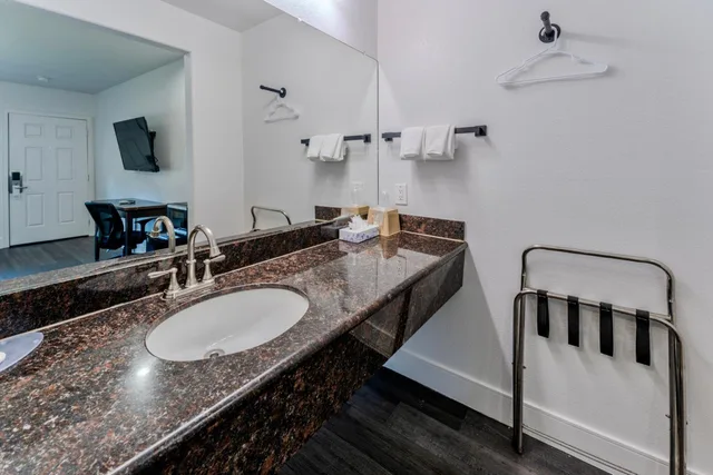 غرفة بسرير كينج، Monterey Surf Inn 4/5