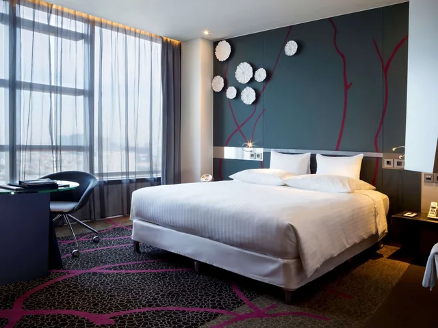 Deluxe, King Bed, Pullman Saigon Centre 5/10