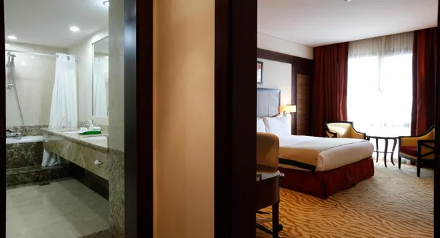 غرفة قياسية بسرير كينج بإطلالة للمدخنين، هوليداي إن - العليا(Holiday Inn Olaya) 2/2