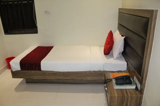 غرفة كومفورت مفردة بسرير فردي بحمام خاص، Hotel Meera 2/4