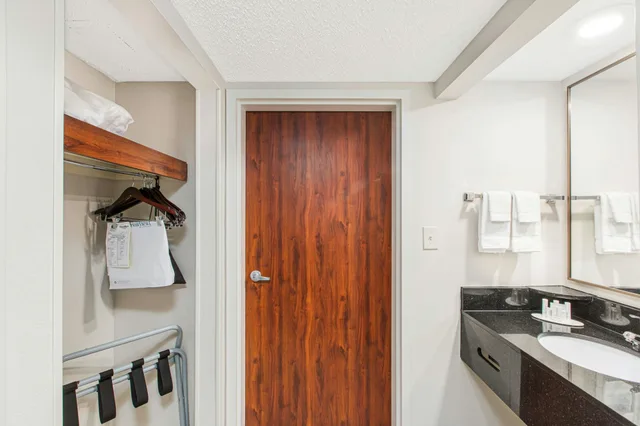 غرفة بسرير كينج، Fairfield Inn Evansville East 3/6