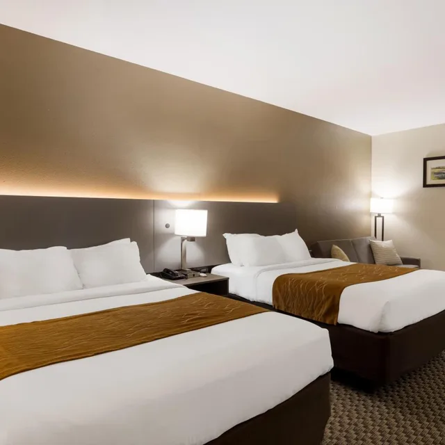 جناح بسريرين كوين بحوض جاكوزي، Comfort Inn & Suites Midway - Tallahassee West 3/7