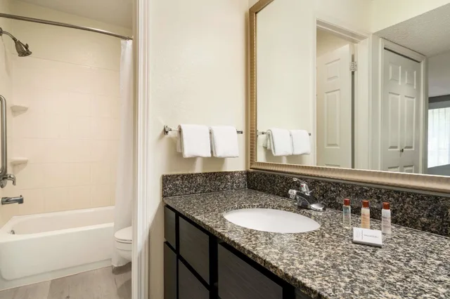 جناح استوديو بسرير كينج، Hawthorn Suites By Wyndham Tinton Falls 5/7