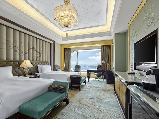 Grand, Deluxe, Twin Beds, Wanda Reign Wuhan 2/6
