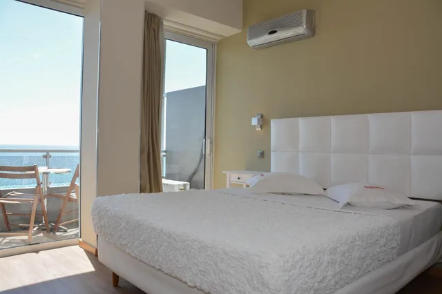 غرفة بسرير مزدوج بإطلالة على البحر، Scorpios Hotel 7/10