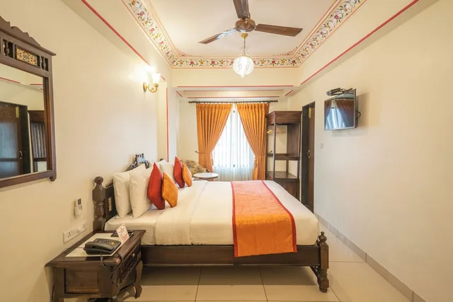 Deluxe, Double Bed, Hotel Umaid Residency 2/10