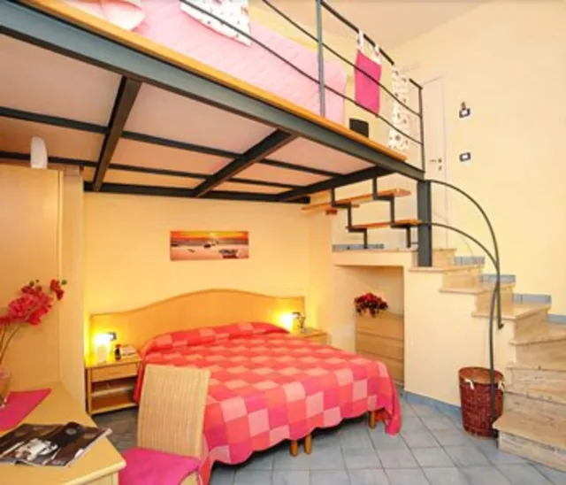 غرفة عائلية بسرير مزدوج وسريرين منفصلين، Sharon House 6/10