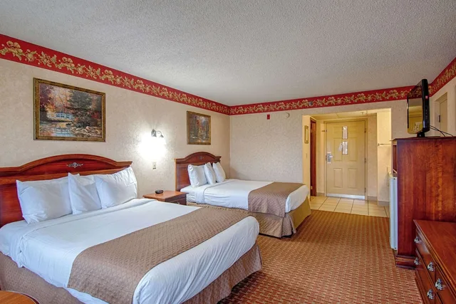 Efficiency, 2 Queen Beds، Park Tower Inn 1/3