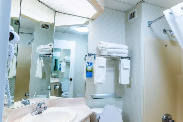 غرفة قياسية بسرير كينج، Baymont by Wyndham London KY 10/10