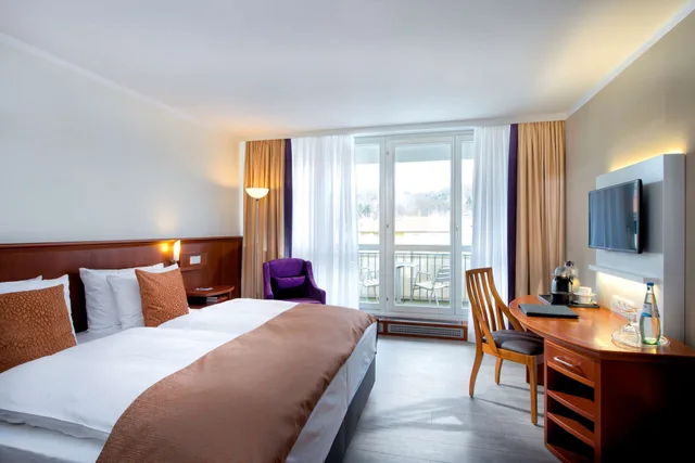 غرفة بريميوم بسريرين منفصلين في المبنى الرئيسي، Radisson Blu Park Hotel Conference Centre Dresden Radebeul 3/10