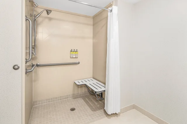 غرفة قياسية بسرير كينج، Holiday Inn Express Hotel And Suites Wilmington Newark 6/7