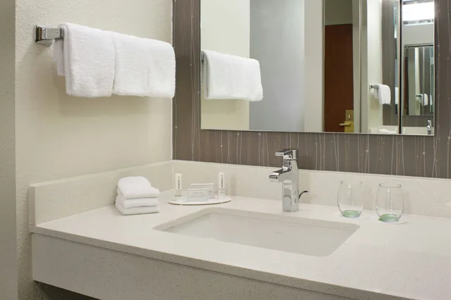 غرفة، Courtyard Kansas City Overland Park/Convention Center 3/3
