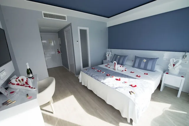 Premier, Twin Beds, Partial Sea View, Partial Line View, Masd Mediterraneo 7/10