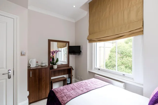 Small Double Room, London House Hotel 3/10