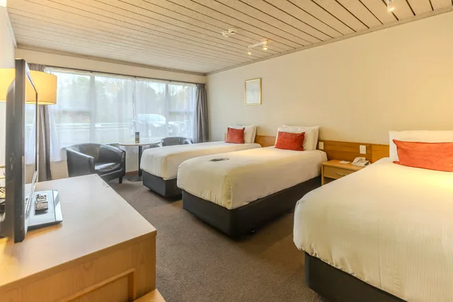 غرفة قياسية بثلاثة أسرّة، Kingsgate Hotel Te Anau 1/3