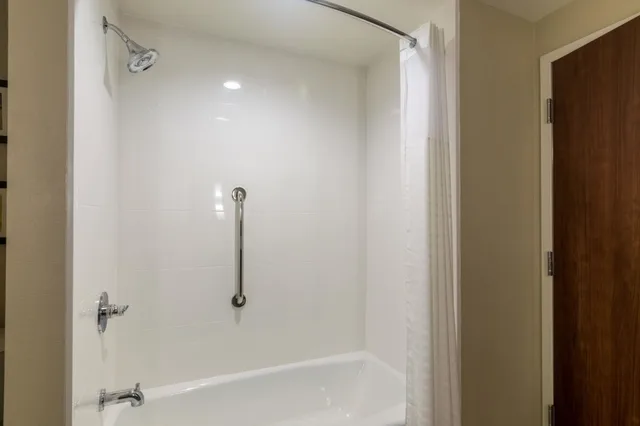 جناح بسريرين كوين، Comfort Suites Meridian And I-40 8/10