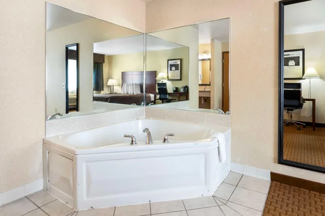 جناح بسرير كينج، Best Western Wittenberg Inn 5/9