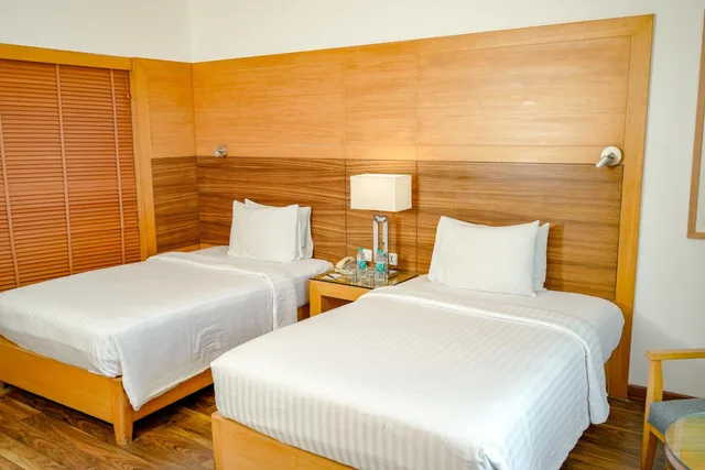 Guest Room, Twin Beds, High Floor, Courtyard By Marriott Gurugram Downtown 4/5