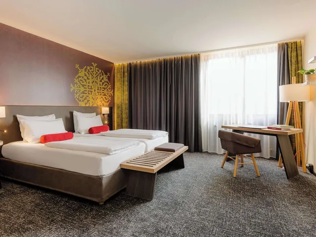 غرفة سوبيريور بسريرين منفصلين مع أريكة، Mercure Hotel Muenchen City Center 3/10