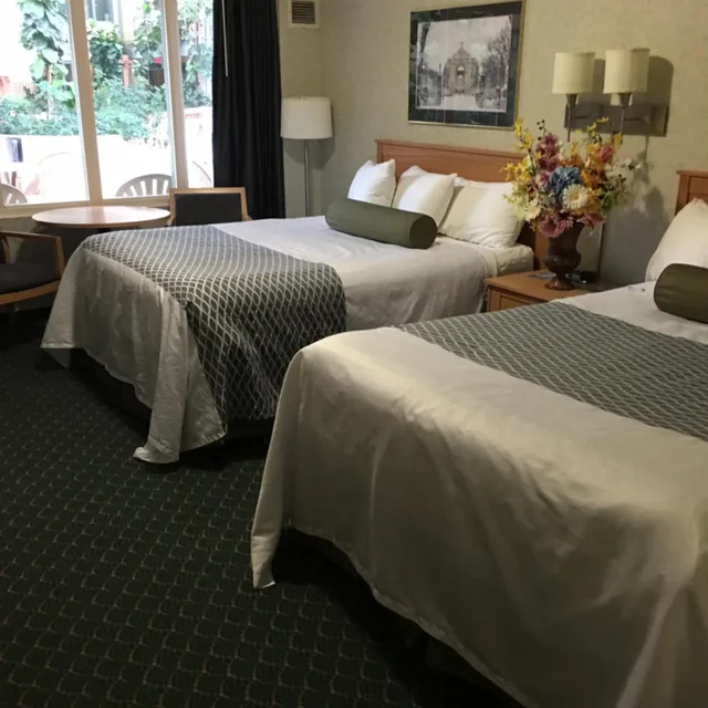 غرفة ديلوكس بسريرين كوين، Travelodge by Wyndham Winnipeg East 7/10