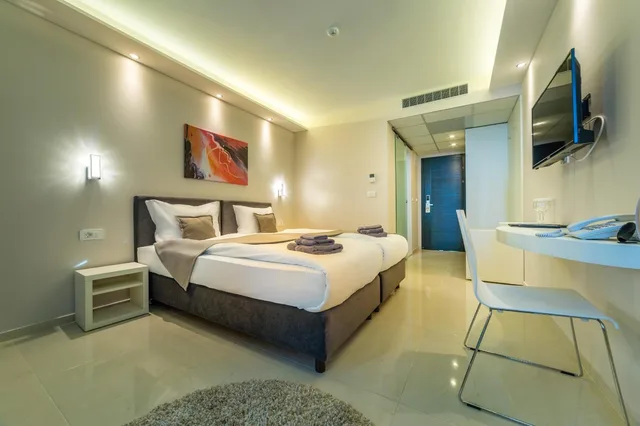 غرفة سوبيريور بسريرين منفصلين بإطلالة على البحيرة بشرفة، Laki Hotel & Spa 4/5
