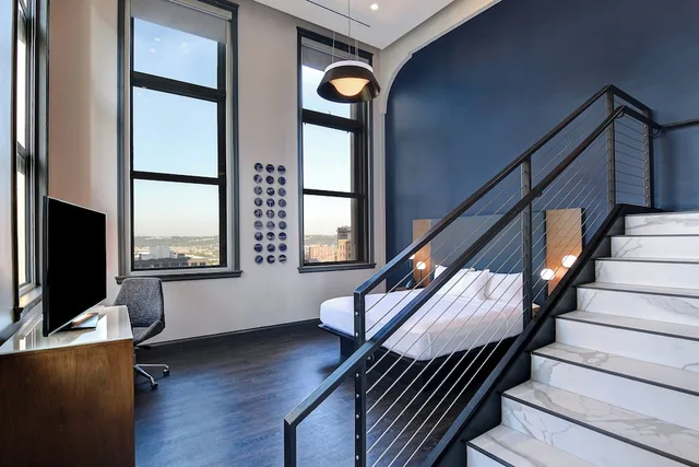 Suite, 2 King Beds, City View, Accessible, Courtyard by Marriott Cincinnati Downtown 9/10