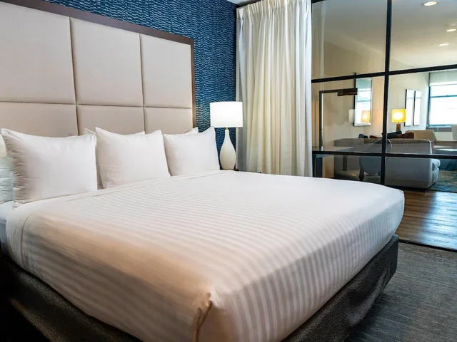 Deluxe, Suite, King Bed, City View, Sofa, Haywood Park Hotel, Ascend Hotel Collection 1/8