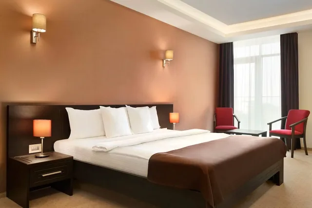 جناح بسرير كينج، Ramada by Wyndham Constanta 1/2