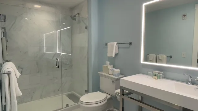 Room, King Bed, Cove Side، The Colony Hotel 5/9