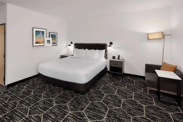 Room, King Bed, Accessible, La Quinta Inn & Suites by Wyndham Austin Parmer Tech Ridge 1/1
