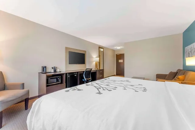 جناح بسرير كينج مع أريكة، Sleep Inn & Suites Cumberland 2/5