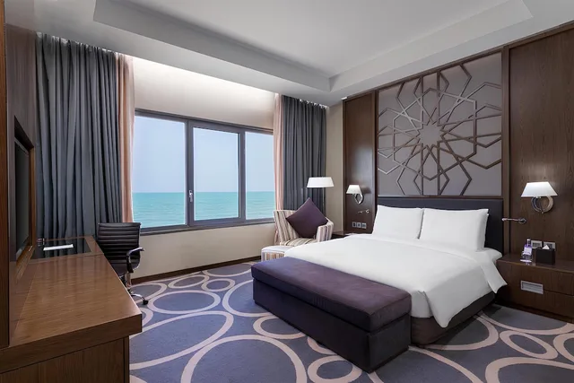 جناح بسرير كينج بإطلالة على البحر، RADISSON BLU HOTEL, SOHAR 1/9