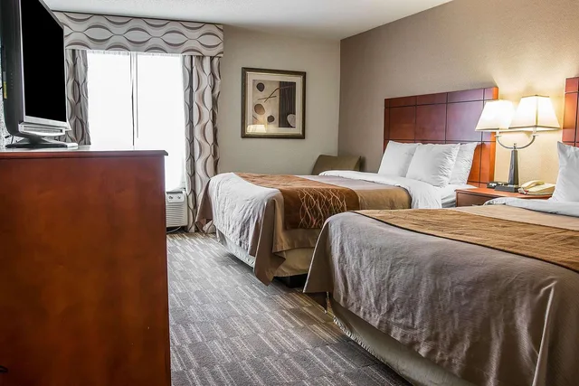غرفة بسريرين كوين لذوي الإعاقة، Comfort Inn & Suites University South 1/2